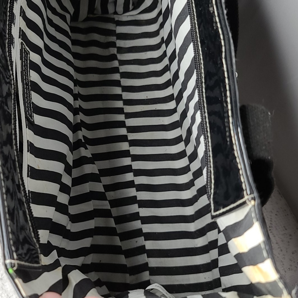 Sondra Robert's black glossy large tote bag - Picture 6 of 8